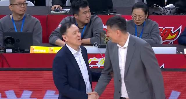 世界杯在线观看-有惊无险！广东轻取鱼腩，胡明轩末节独砍11分，杜锋给老帅上一课