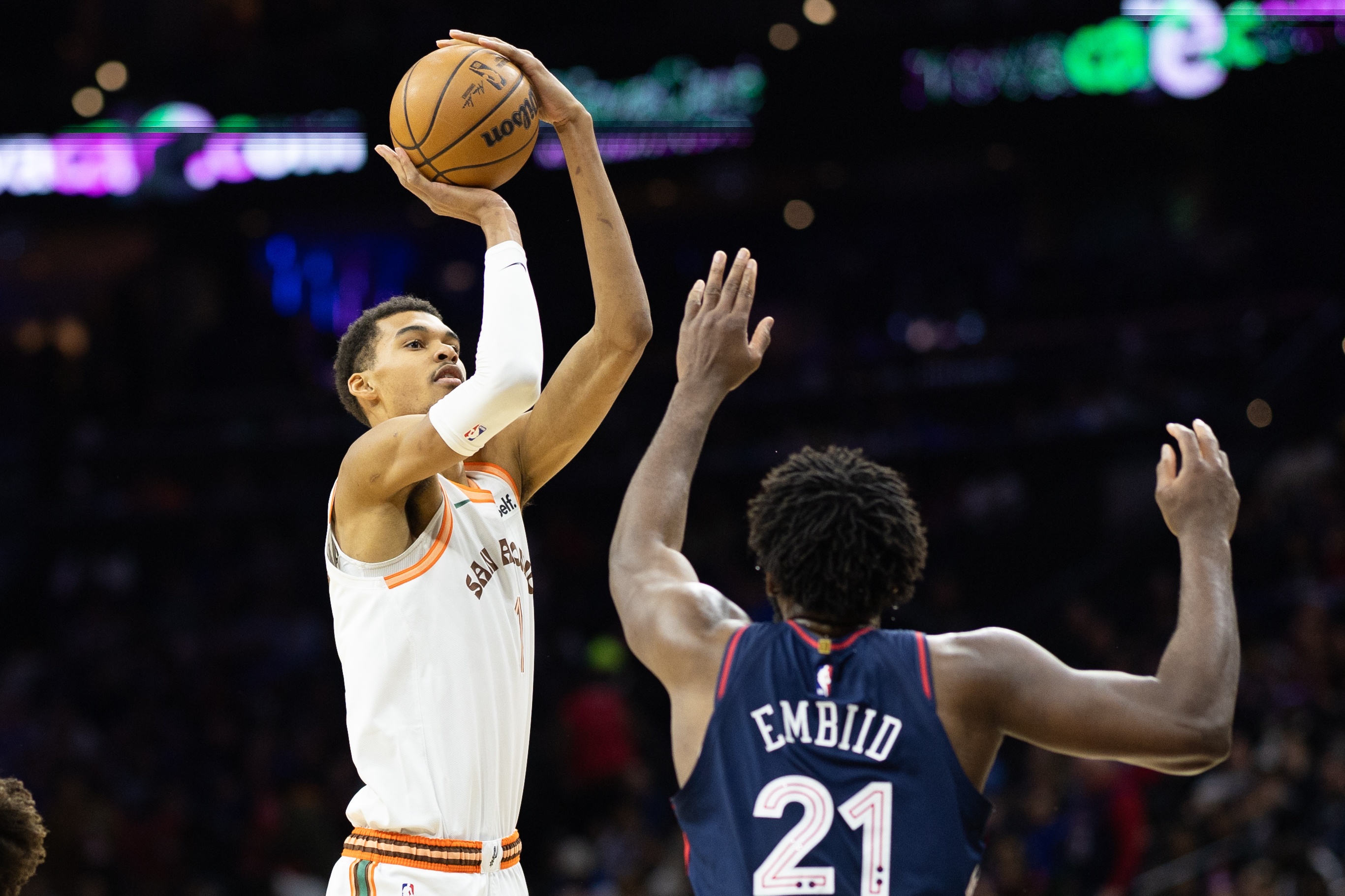 World Cup注册-大帝VS外星人！恩比德此前两战文班保持全胜 前者擅攻后者能防